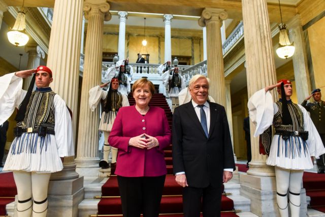 Παυλόπουλος: Πάγια η θέση μας για γερμανικές αποζημιώσεις – Μέρκελ: Είναι υπόθεση καρδιάς