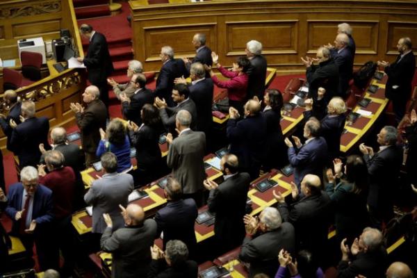 Οργή στο Twitter για την υπερψήφιση της Συμφωνίας των Πρεσπών