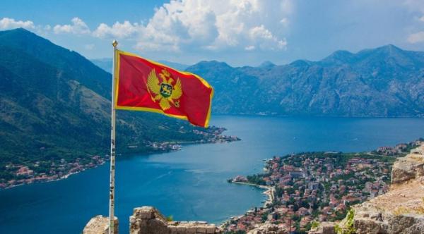 Μαυροβούνιο : Πρόστιμο 2000 ευρώ για χρήση της σημαίας ως… κουρτίνας