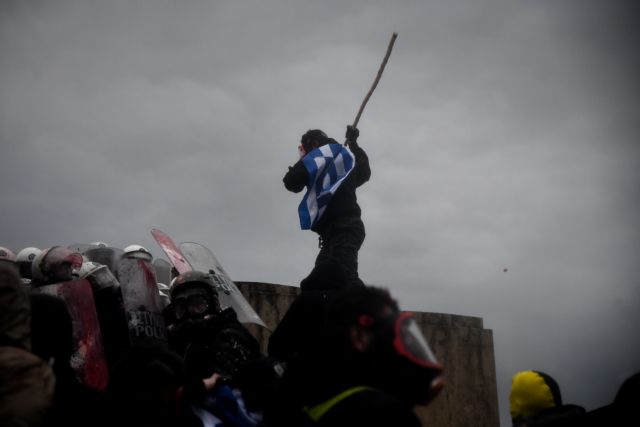 Τον γύρο του κόσμου κάνουν οι εικόνες χάους από το συλλαλητήριο