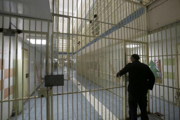 Φυλακές Κασσάνδρας: Κρατούμενος απείλησε με ξυράφι και χτύπησε με τσάπα σωφρονιστικούς
