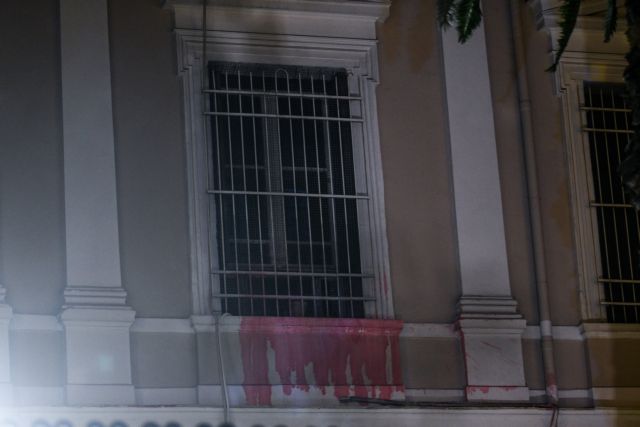 Επίθεση Ρουβίκωνα στην πρεσβεία της Ιταλίας – 14 προσαγωγές