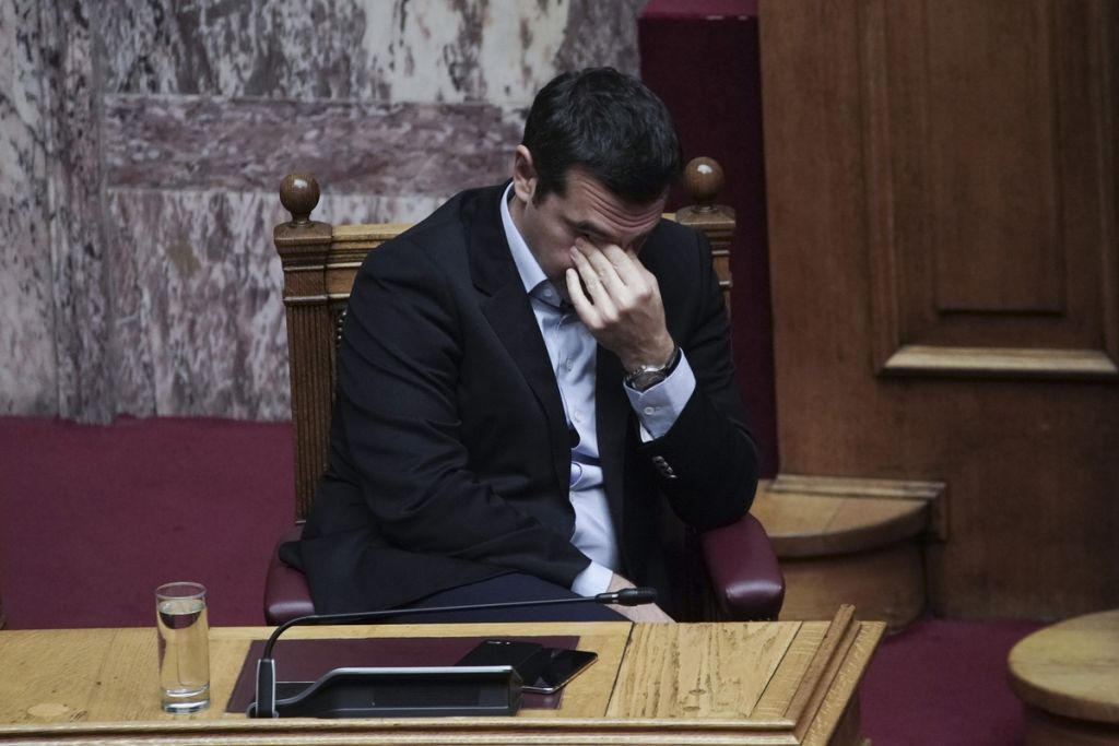 Πολιτικός ευτελισμός: Διασώζουν κόμματα χωρίς μέλλον και χωρίς κοινωνικές αναφορές