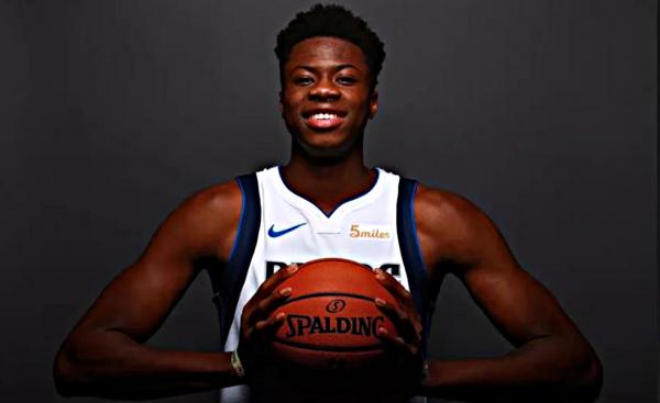 Απολαυστικός Κώστας Αντετοκούνμπο στη νίκη των Λέτζεντς (vid)