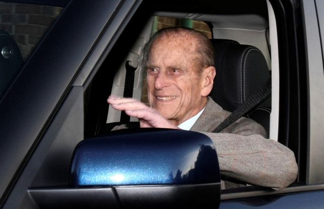 Τέλος η οδήγηση για τον... 97χρονο πρίγκιπα Φίλιππο