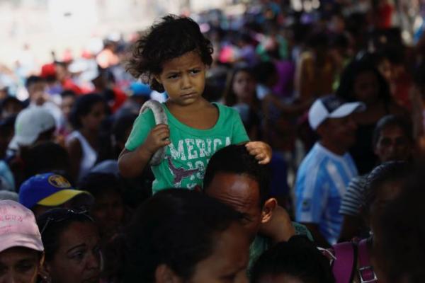 Βενεζουέλα: Η ανθρωπιστική βοήθεια αιχμή στη μάχη για την εξουσία