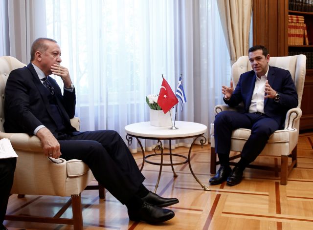 Χαμηλές προσδοκίες για τη συνάντηση Τσίπρα – Ερντογάν