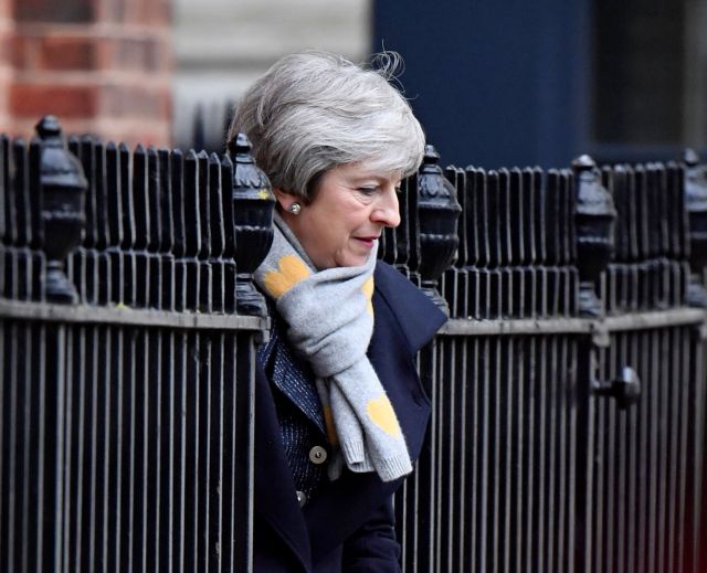 Brexit: Στις Βρυξέλλες η Μέι με νέες προτάσεις – Πιέζει ο χρόνος