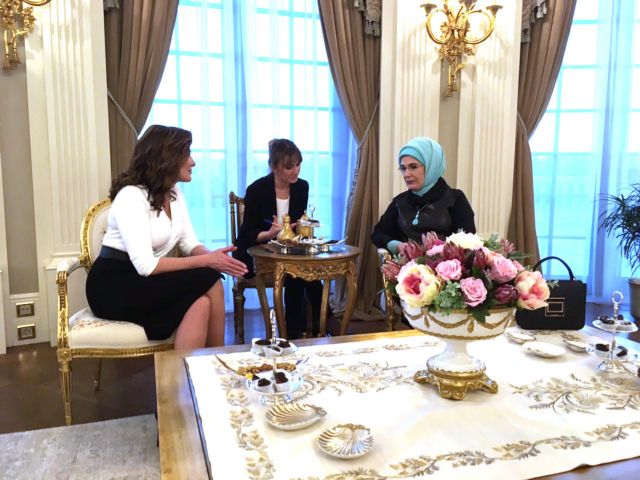 Για τσάι Μπέτυ Μπαζιάνα και Εμινέ Ερντογάν