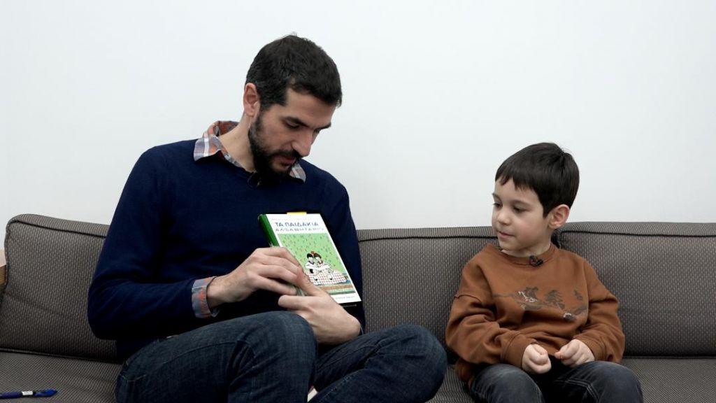 Αγαπημένα παιδικά τραγούδια και ποιήματα στο θρυλικό Αλφαβητάρι