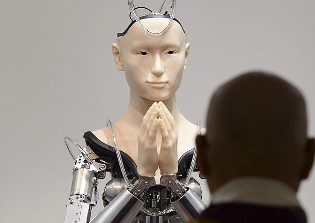 Ρομπότ-μοναχή διαδίδει τις ιερές διδαχές του βουδισμού