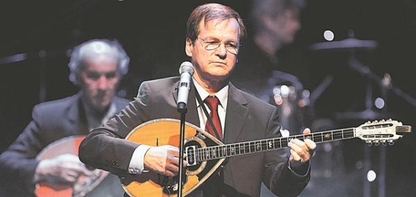 Χρήστος Νικολόπουλος: Δίνουμε την ψυχή μας με το μπουζούκι και σήμερα ούτε το ακούνε