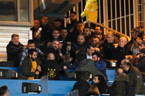 Τρομερά επεισόδια στα δημοσιογραφικά στο ΟΑΚΑ με Σαββίδη, μπράβους και οπαδούς!