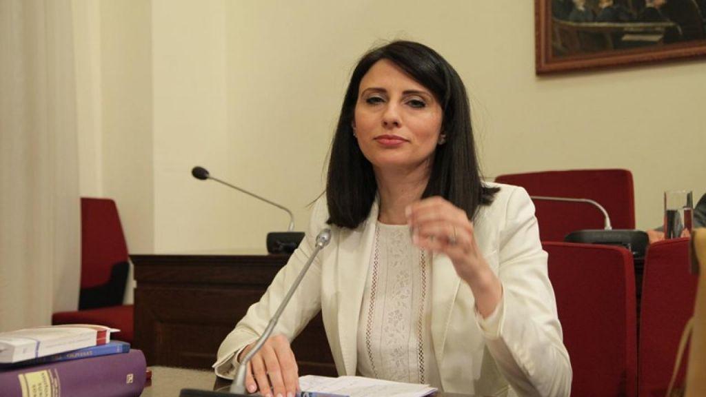 Συνταγματική Αναθεώρηση : Ηχηρή διαφοροποίηση της Νίνας Κασιμάτη