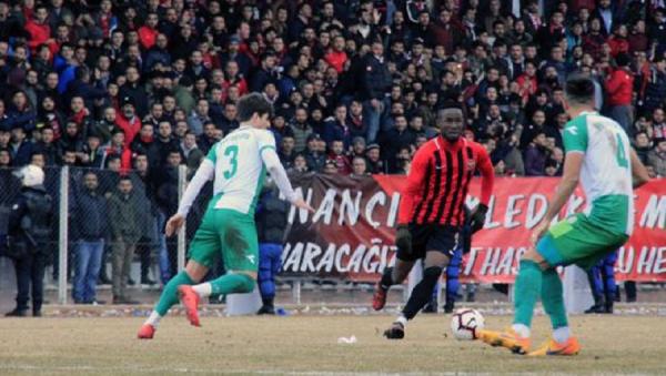 Γνωρίστε τον Νιγηριανό… Μαραντόνα! (pics, vids)