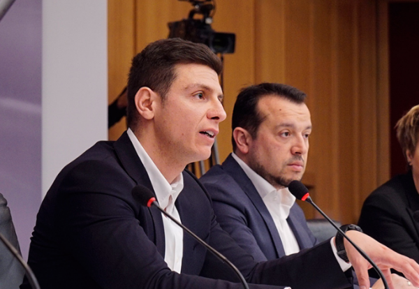 Η βόμβα κατά Παππά και ο νέος… Μανόλο Πετσίτης