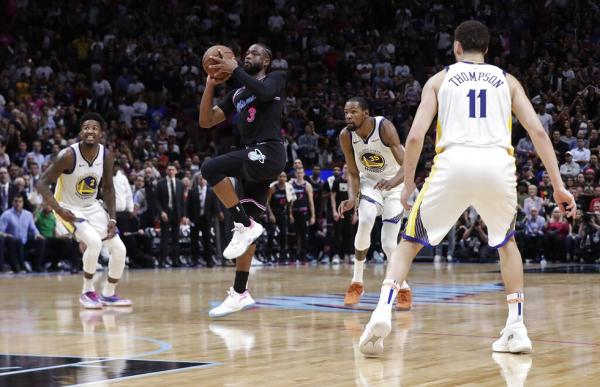 NBA: Καρφώματα, τάπες και Ουέιντ στην κορυφή του Τοπ 10