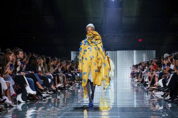 Συστάσεις στους οίκους μόδας να μην προσλαμβάνουν ανήλικα μοντέλα