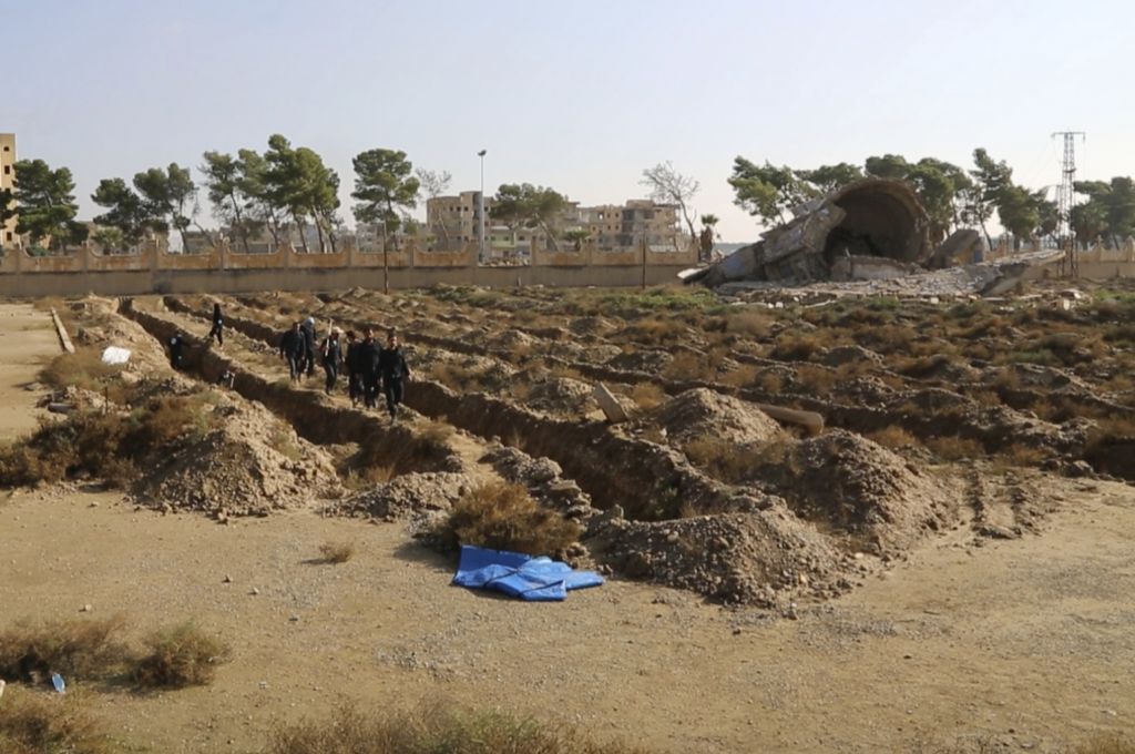 Συρία: Ομαδικός τάφος με 3.500 νεκρούς βρέθηκε στη Ράκα