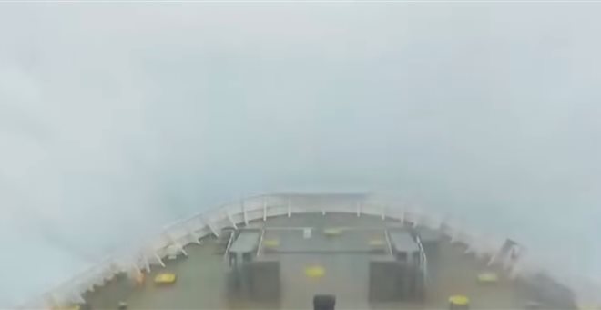 Εικόνες που κόβουν την ανάσα – Ελληνικό πλοίο διασχίζει την Αδριατική με 10 μποφόρ