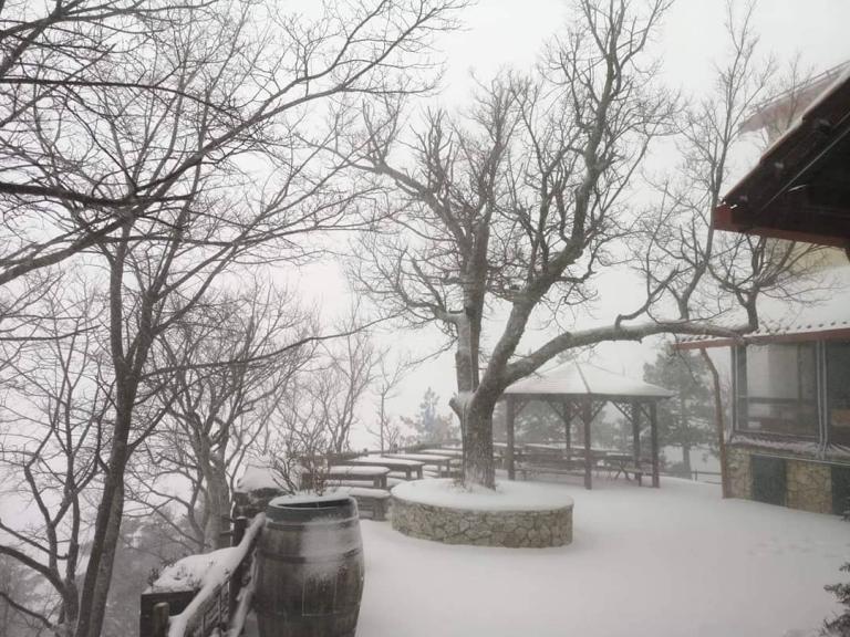 Διακοπή κυκλοφορίας σε Πάρνηθα λόγω χιονόπτωσης