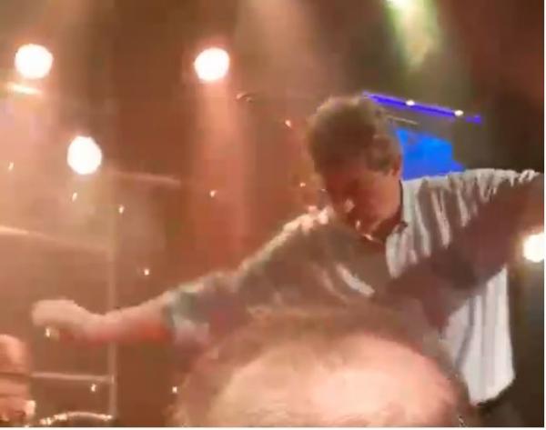 Το ζεϊμπέκικο του Πολάκη στον Κραουνάκη