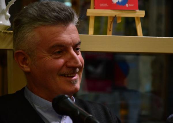 Ο Θέμης Παρλαβάντζας μας μιλάει για ένα μυθιστορηματικό «Τέλος διαδρομής»