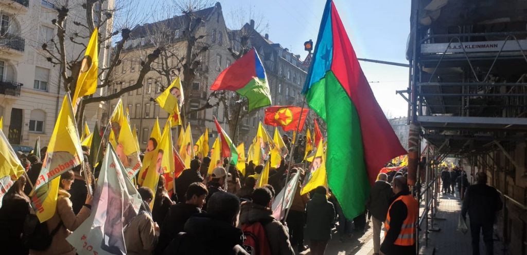 Γαλλία: Διαδήλωση Κούρδων υπέρ της απελευθέρωσης του Οτσαλάν