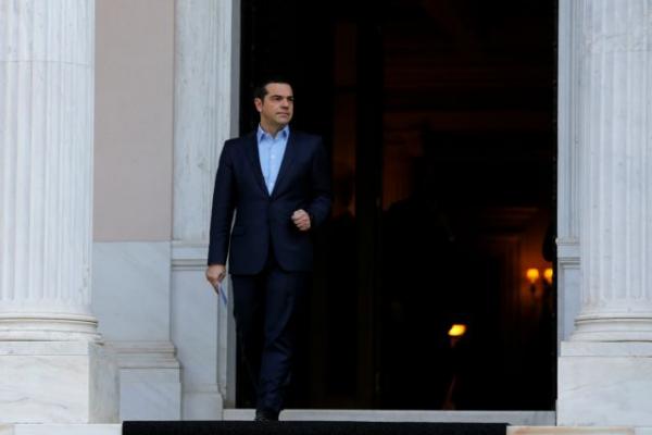 Ο Τσίπρας παίρνει το όπλο του για να μαζέψει την κυβέρνηση – κουρελού – Οι εισηγήσεις στο Μαξίμου