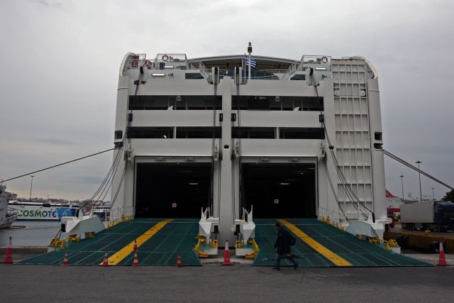 Κακοκαιρία «Ωκεανίς»: Δεμένα τα πλοία στα λιμάνια