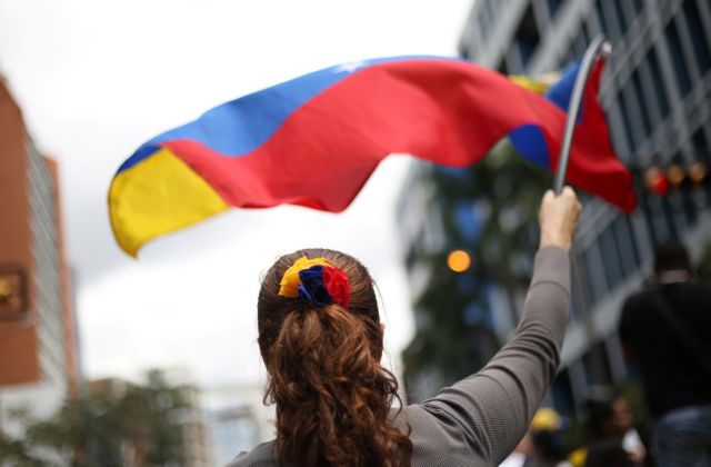 Βενεζουέλα: Στους δρόμους οι πολίτες κατά του Μαδούρο