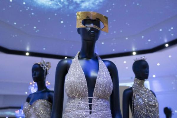 Dior: Ο μόδιστρος του ονείρου στο Victoria and Albert