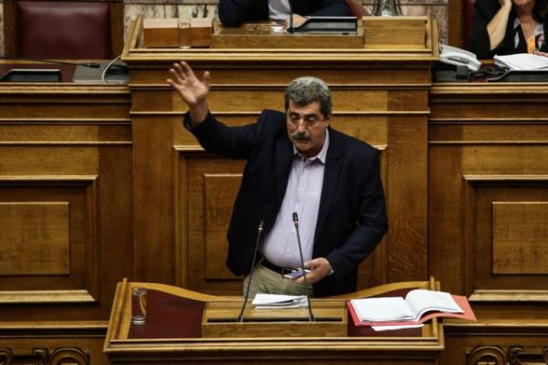 Αμετανόητος Πολάκης για το κάπνισμα στο Υπ. Υγείας: «Έχω κάνει τρεις απόπειρες να το κόψω»