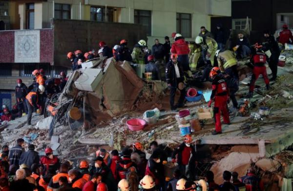Κωνσταντινούπολη: Δύο οι νεκροί από την κατάρρευση οκταώροφου κτιρίου