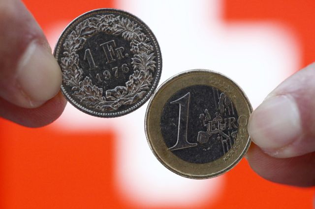 Ελβετικό φράγκο: Γιατί κινδυνεύουν 70.000 δανειολήπτες