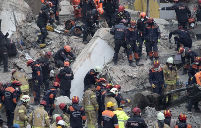 Τουρκία: Στους 17 οι νεκροί από την κατάρρευση πολυκατοικίας