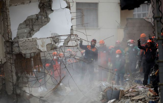 Κωνσταντινούπολη: Έξι οι νεκροί από την κατάρρευση του οκταώροφου κτιρίου