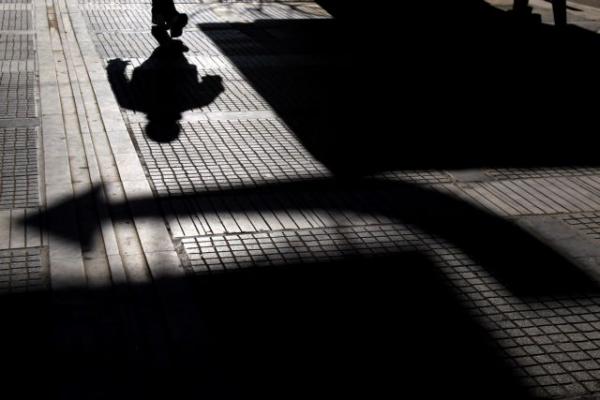 Ιταλικός Τύπος: Η κρίση στην Ελλάδα δεν τελειώνει – Γιατί οι νέοι εγκαταλείπουν τη χώρα