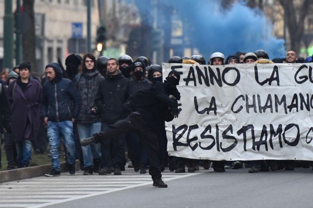Ιταλία: Σκηνικό πολέμου στο Τορίνο, με συγκρούσεις διαδηλωτών και αστυνομίας