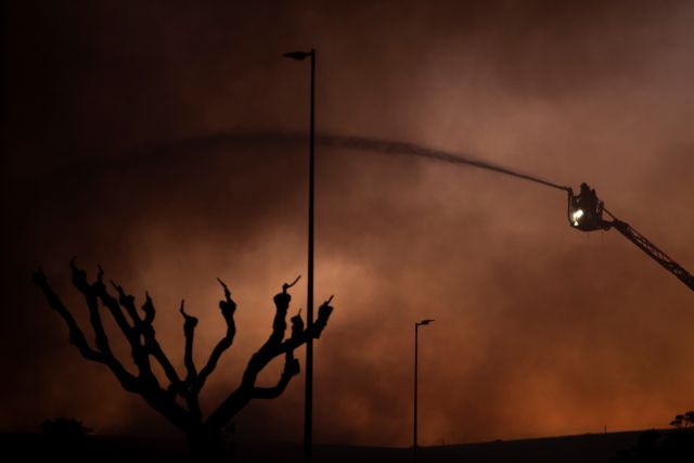 Πύρινο μέτωπο στα βόρεια της Ισπανίας