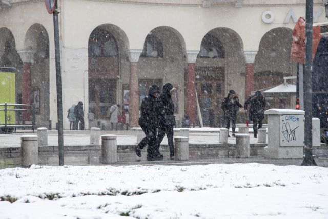 Πάγωσε τη χώρα η «Ωκεανίς» – Κλειστοί δρόμοι και προβλήματα