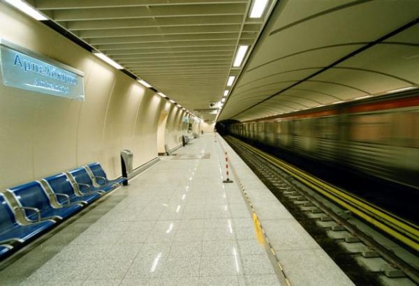 Πτώση άντρα στις γραμμές του Μετρό στους Αμπελόκηπους