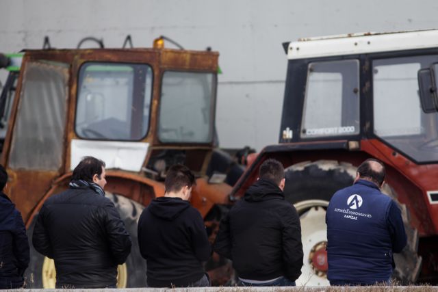 Αγρότες απέκλεισαν επ’ αόριστον την εθνική οδό Θεσσαλονίκης – Σερρών