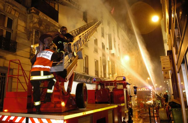 Πυρκαγιά σε πολυκατοικία στο Παρίσι - Τουλάχιστον επτά νεκροί