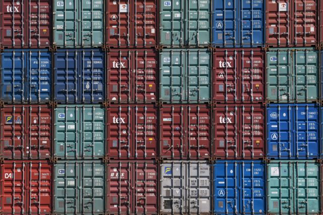 Brexit: Κίνδυνος «εγκλωβισμού» των εξαγωγών στα μεγάλα λιμάνια