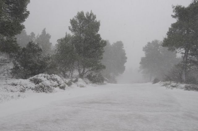 Συναγερμός στην Πάρνηθα για εγκλωβισμένους