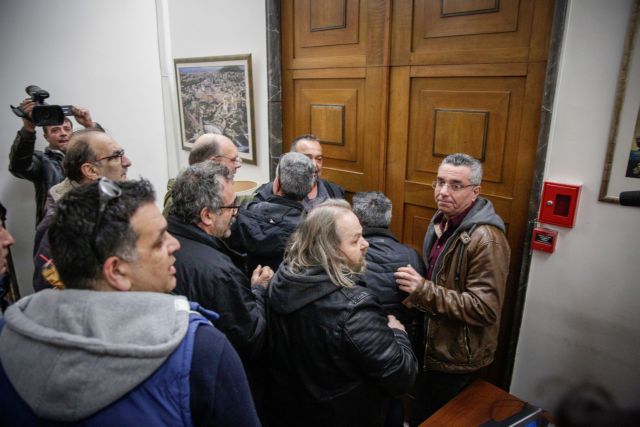 Έφοδος της ΠΟΕ – ΟΤΑ στο υπ. Οικονομικών