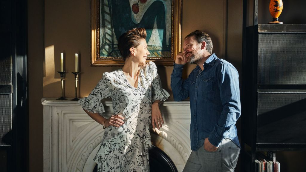 Μέσα στο σπίτι της Μάγκι Τζίλενχαλ