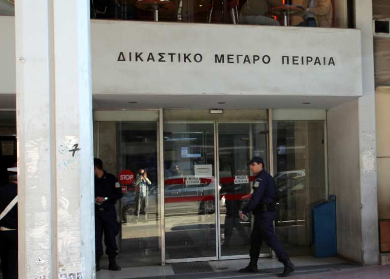 Έντεκα φάκελοι με ύποπτη σκόνη στην Εισαγγελία Πειραιά