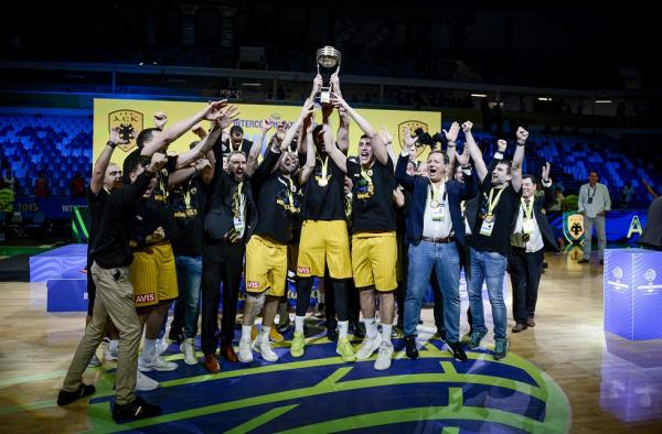 «Όλοι στο αεροδρόμιο για την υποδοχή της παγκόσμιας ΑΕΚ»